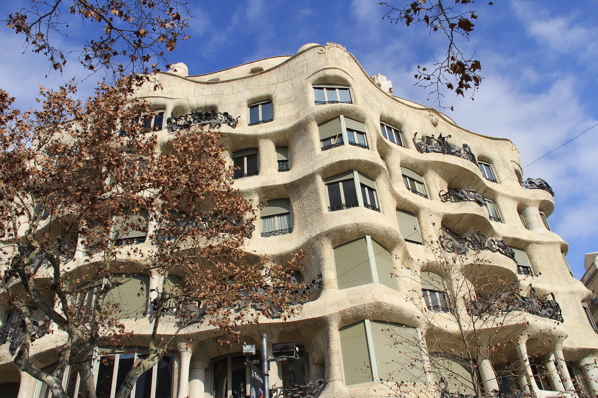 how-to-buy-tickets-to-la-pedrera,-or-casa-mila?