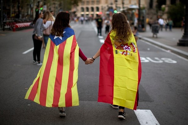 the-‘balcony-code’:-what-do-the-flags-in-catalan-buildings-mean?